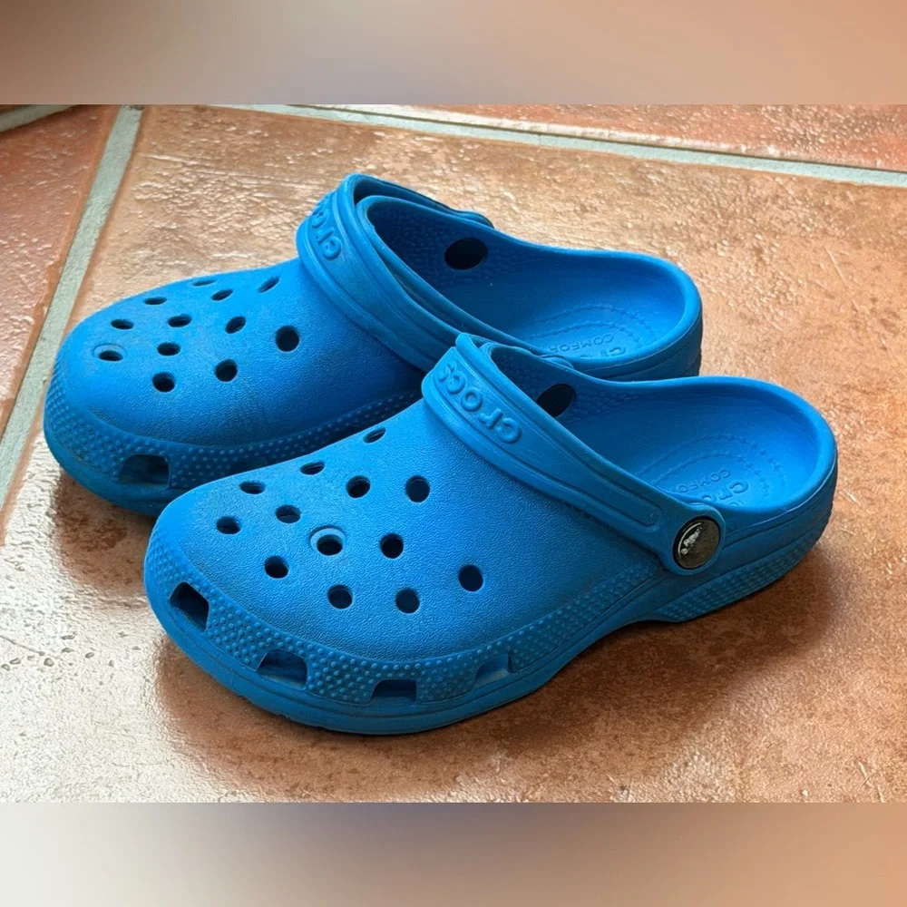 CROCS Kids Classic Clog in Bright Blue